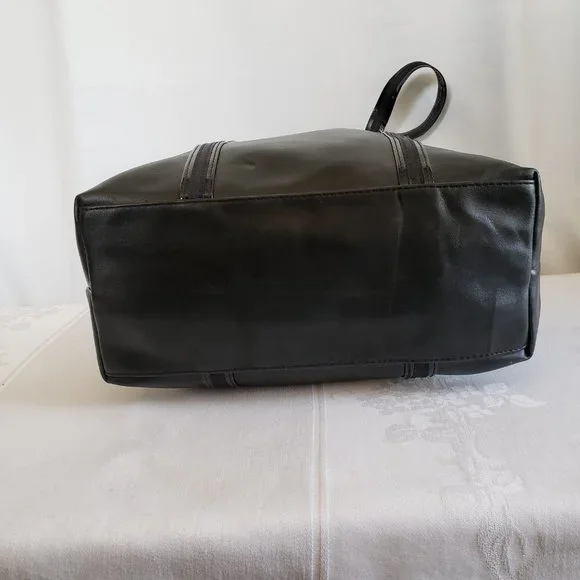 Designer Parfums GIVENCHY Black patent leather tote bag - Picture 6 of 11